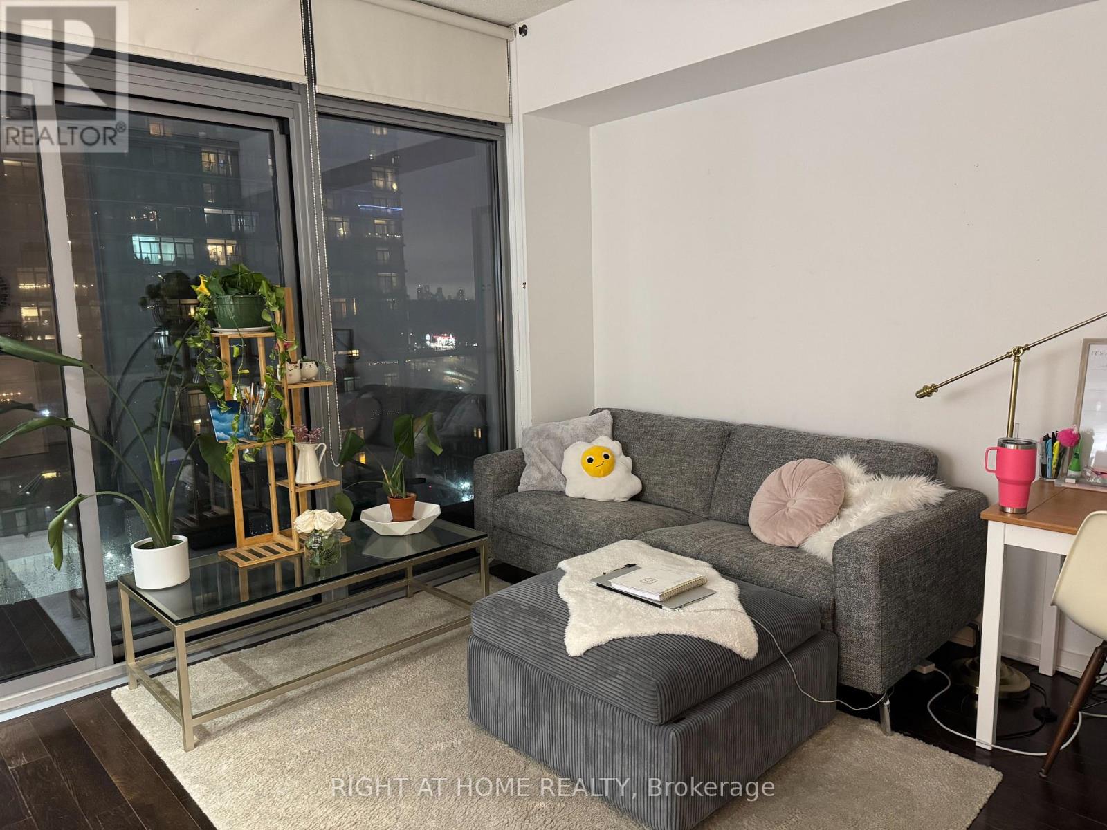 906 - 103 The Queensway, Toronto, Ontario  M6S 5B3 - Photo 3 - W12802608