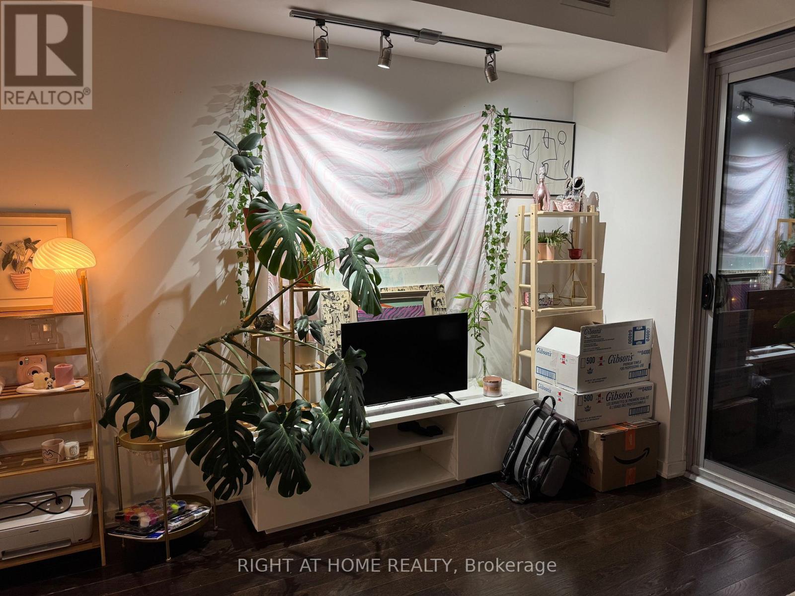 906 - 103 The Queensway, Toronto, Ontario  M6S 5B3 - Photo 4 - W12802608