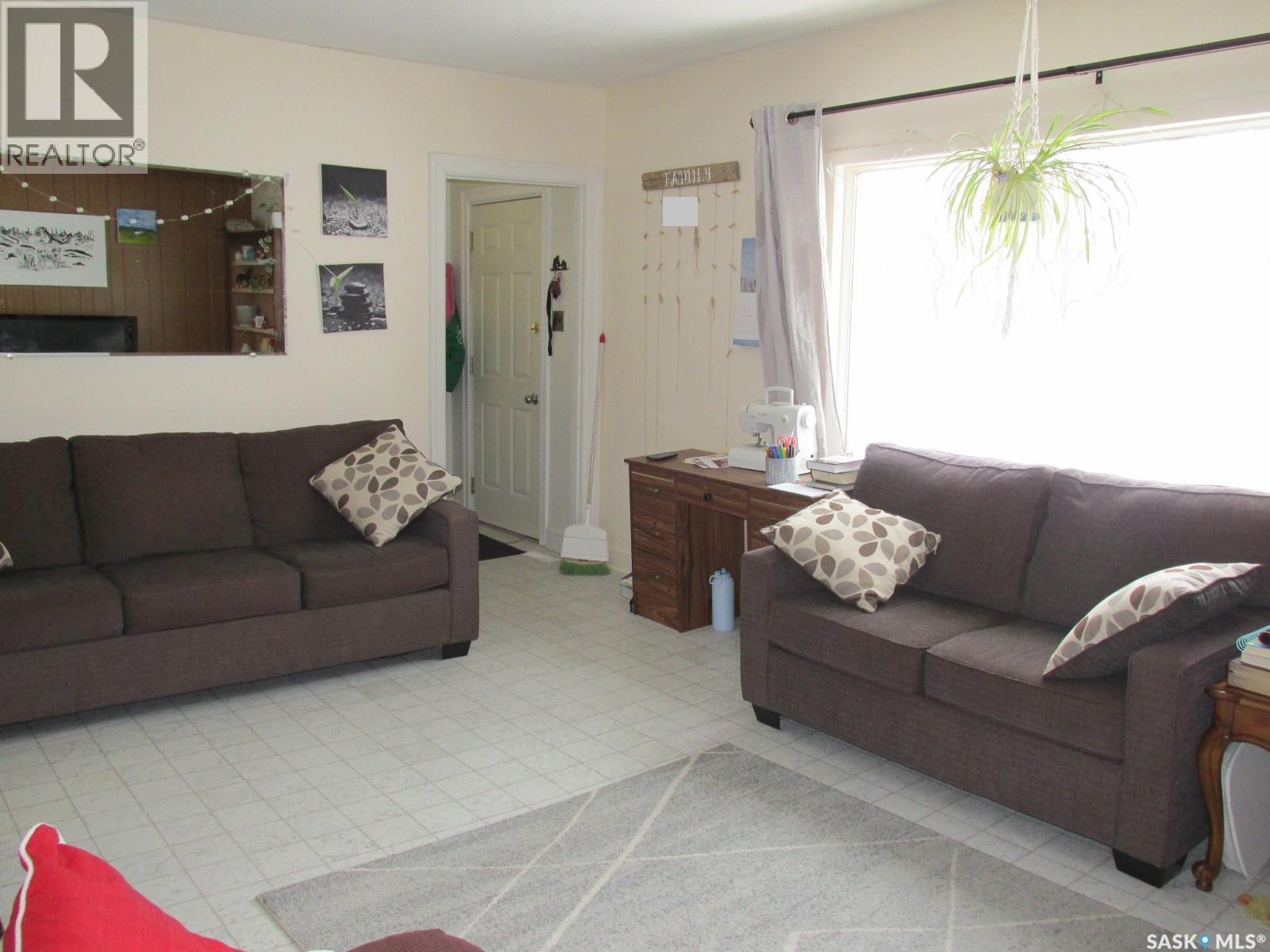 413 1st Street W, Nipawin, Saskatchewan  S0E 1E0 - Photo 4 - SK028838