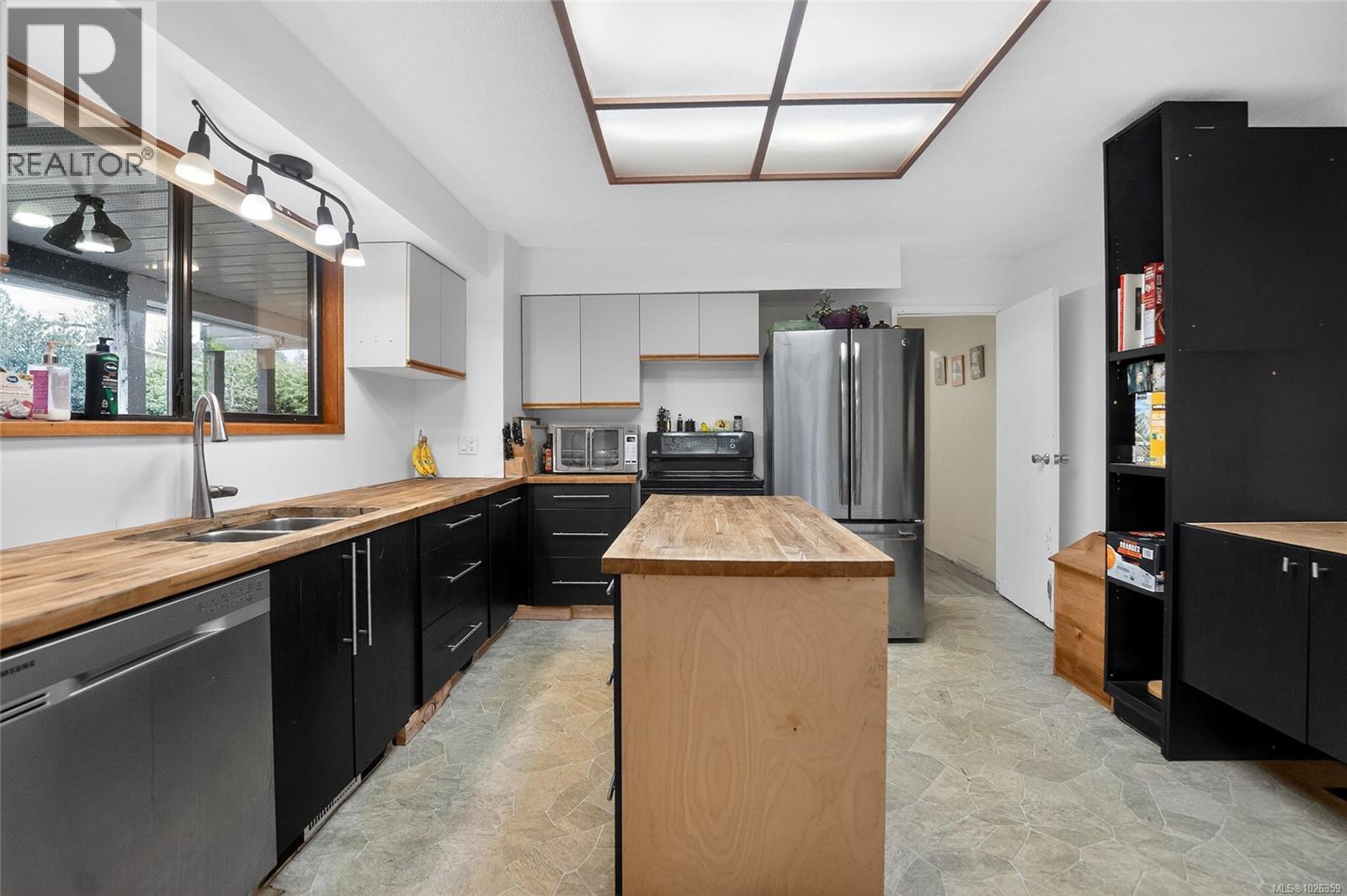 10875 Grandview Rd, Saltair, British Columbia  V0R 2E0 - Photo 3 - 1026359