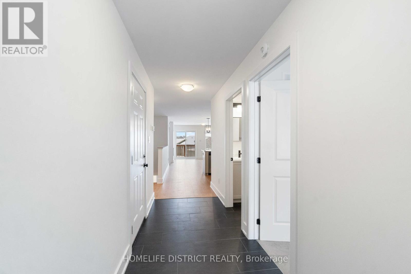 58 Whitcomb Crescent, Smiths Falls, Ontario  K7A 0A2 - Photo 5 - X12802616