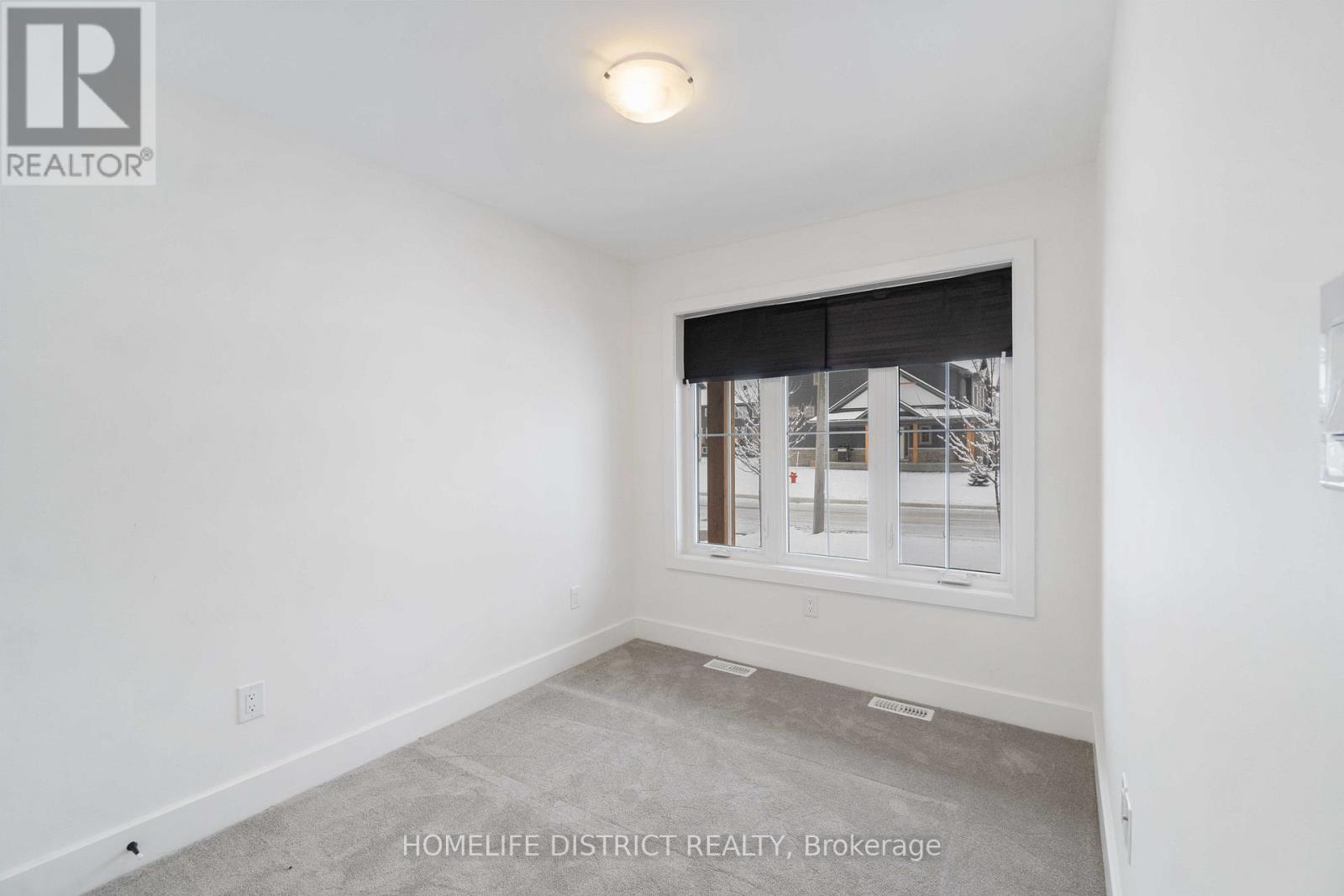 58 Whitcomb Crescent, Smiths Falls, Ontario  K7A 0A2 - Photo 6 - X12802616