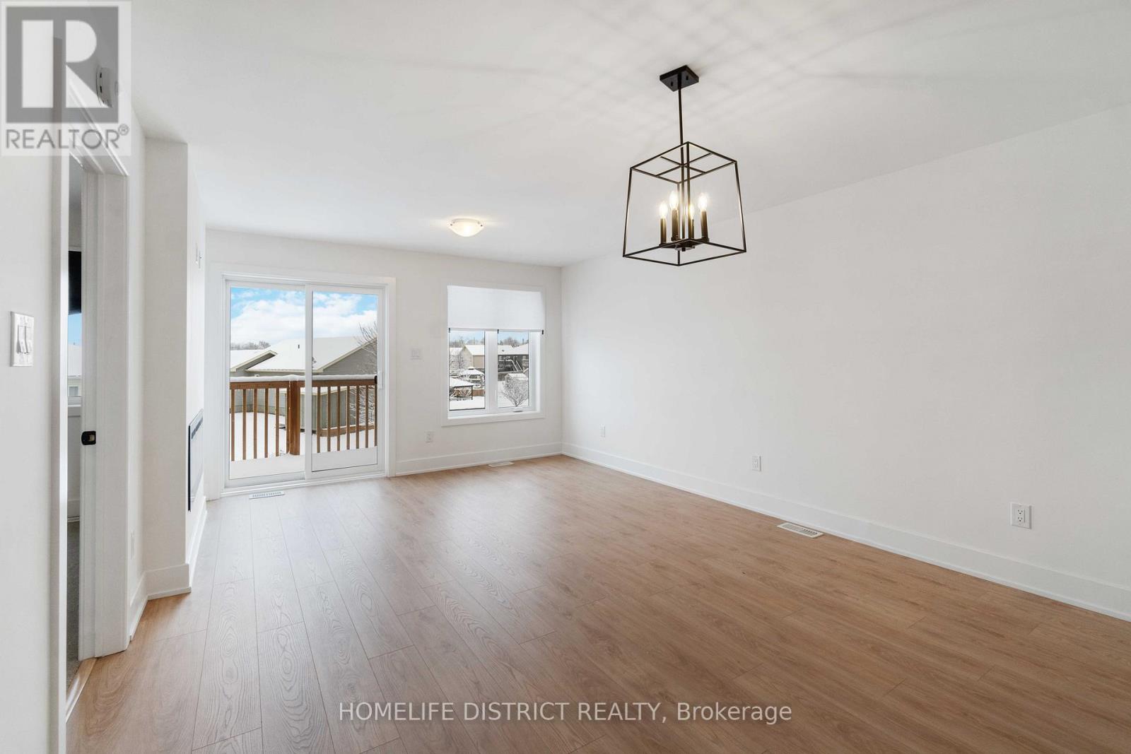 58 Whitcomb Crescent, Smiths Falls, Ontario  K7A 0A2 - Photo 8 - X12802616