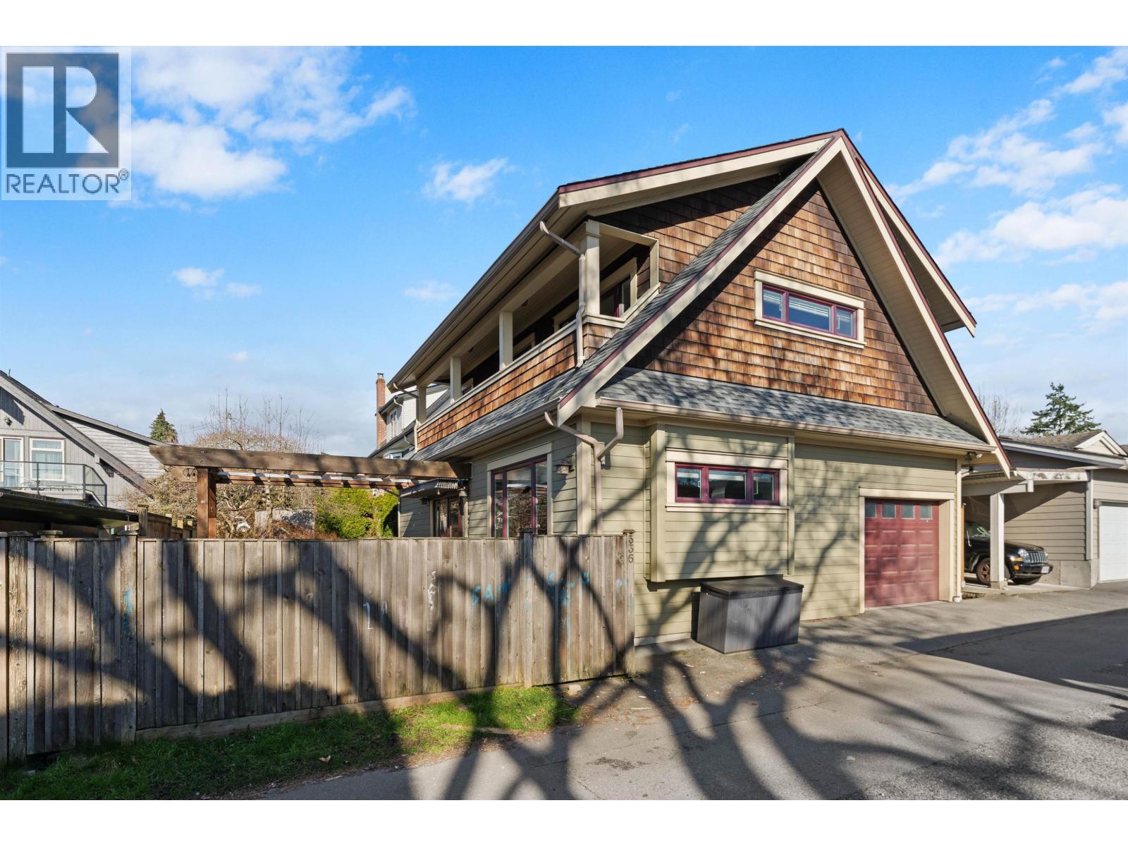 335 E 8TH STREET, North Vancouver, British Columbia