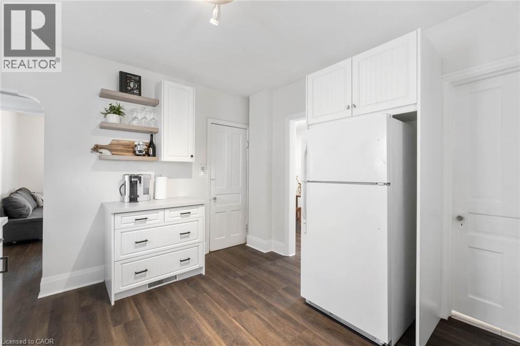 22 Bertram Street, St. Catharines, Ontario  L2R 1A8 - Photo 4 - 40806208