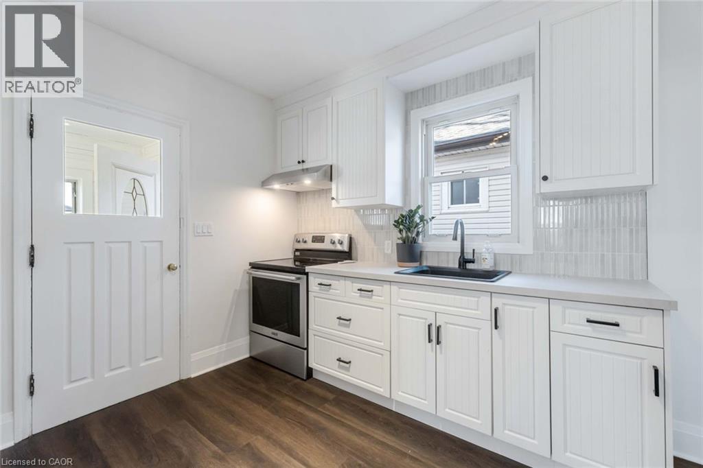 22 Bertram Street, St. Catharines, Ontario  L2R 1A8 - Photo 6 - 40806208