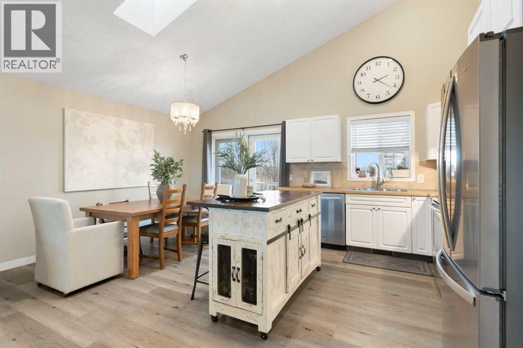 20 Willowbrook Crescent Nw, Airdrie, Alberta  T4B 2S4 - Photo 8 - A2284649