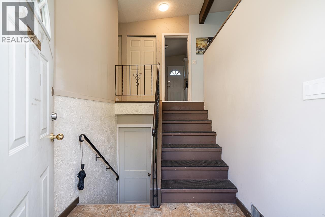 11900 Burnett Street, Maple Ridge, British Columbia  V2X 6P5 - Photo 4 - R3091331