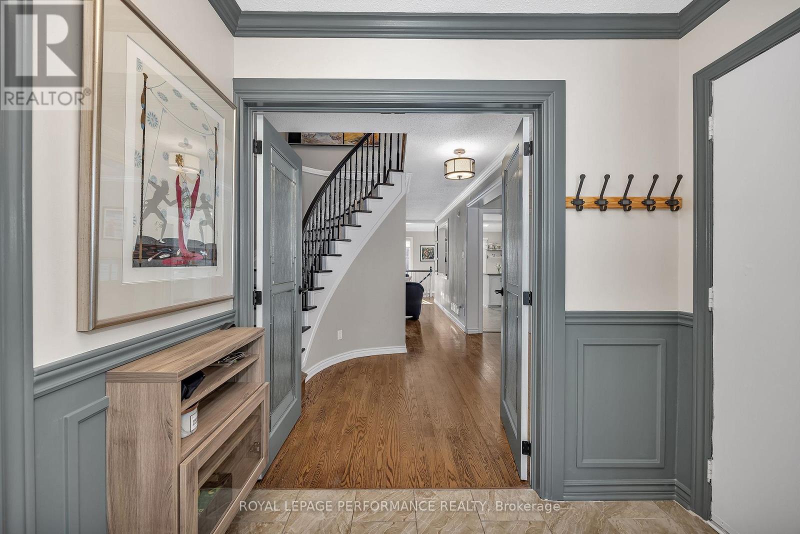 81 Saddle Crescent, Ottawa, Ontario  K1G 5L3 - Photo 5 - X12802762