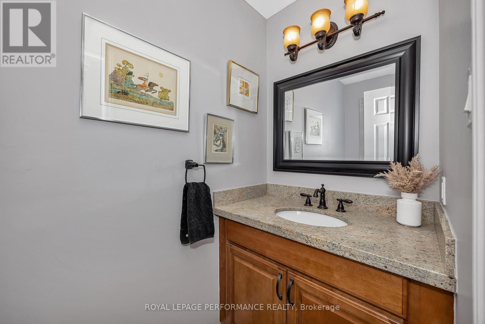 81 Saddle Crescent, Ottawa, Ontario  K1G 5L3 - Photo 6 - X12802762