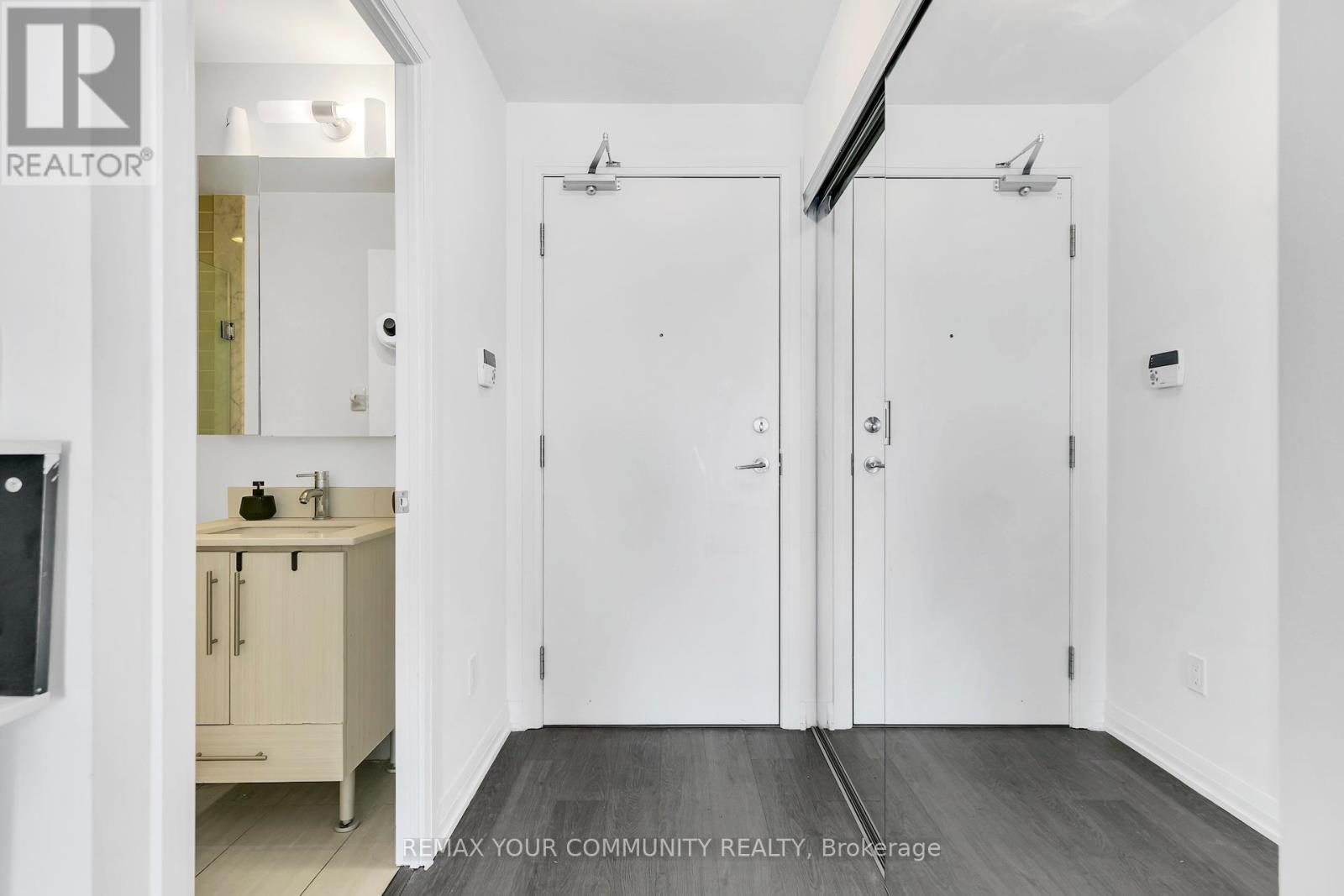 1807 - 65 Oneida Crescent, Richmond Hill (Langstaff), Ontario  L4B 0G9 - Photo 3 - N12800852