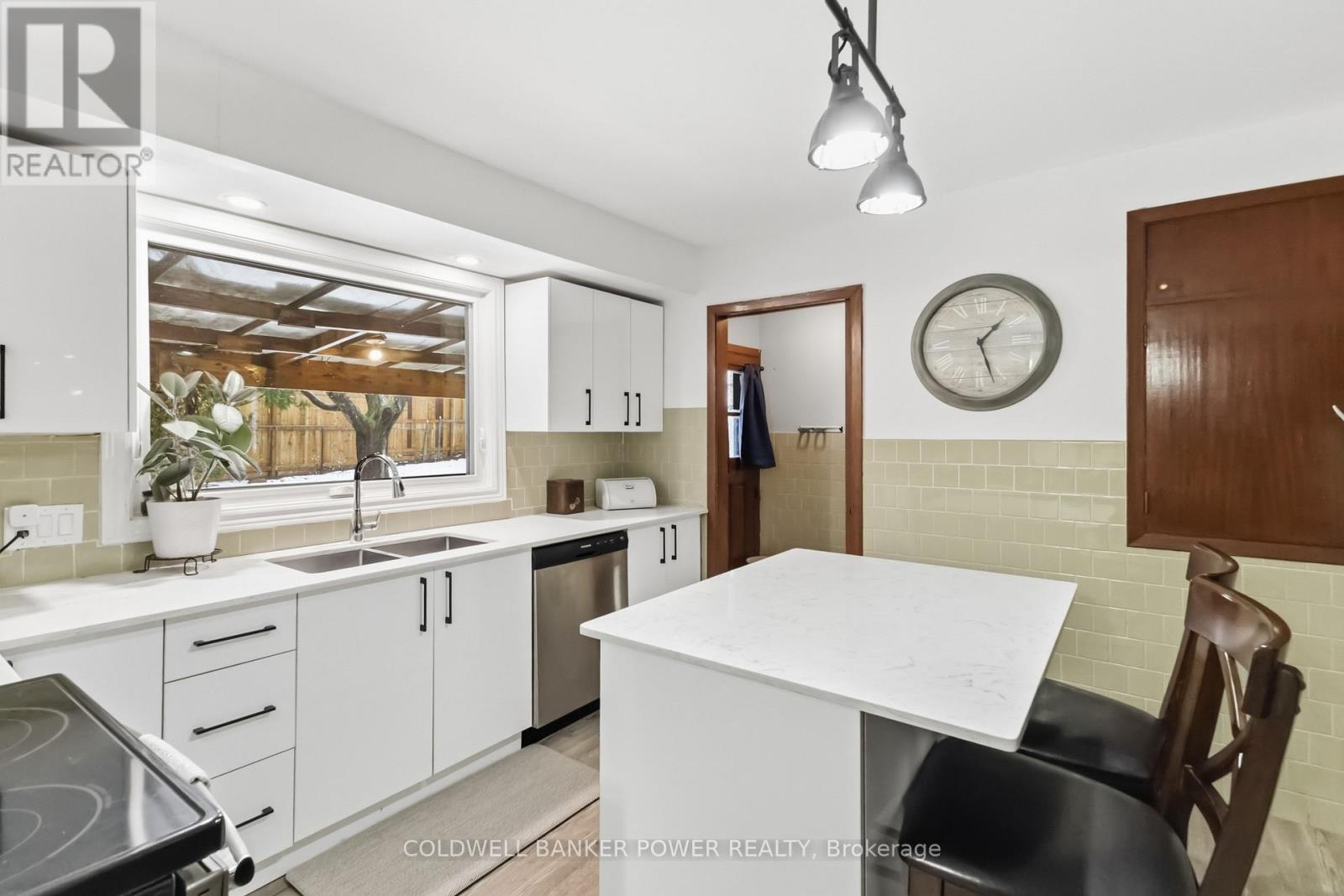 Photo 19 of 43 for 62 Deveron Crescent