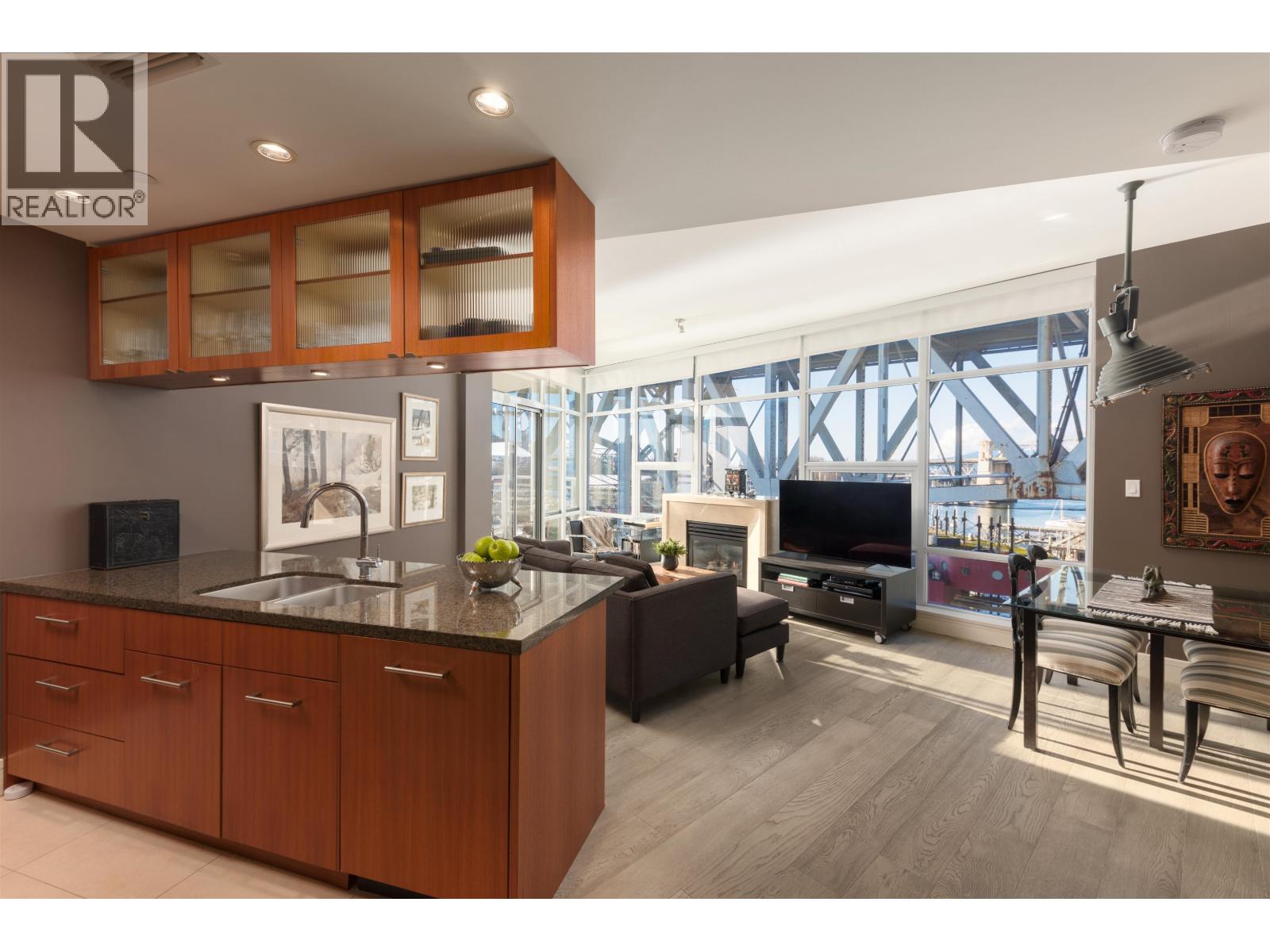 805 628 Kinghorne Mews, Vancouver, British Columbia  V6Z 3H6 - Photo 11 - R3091569