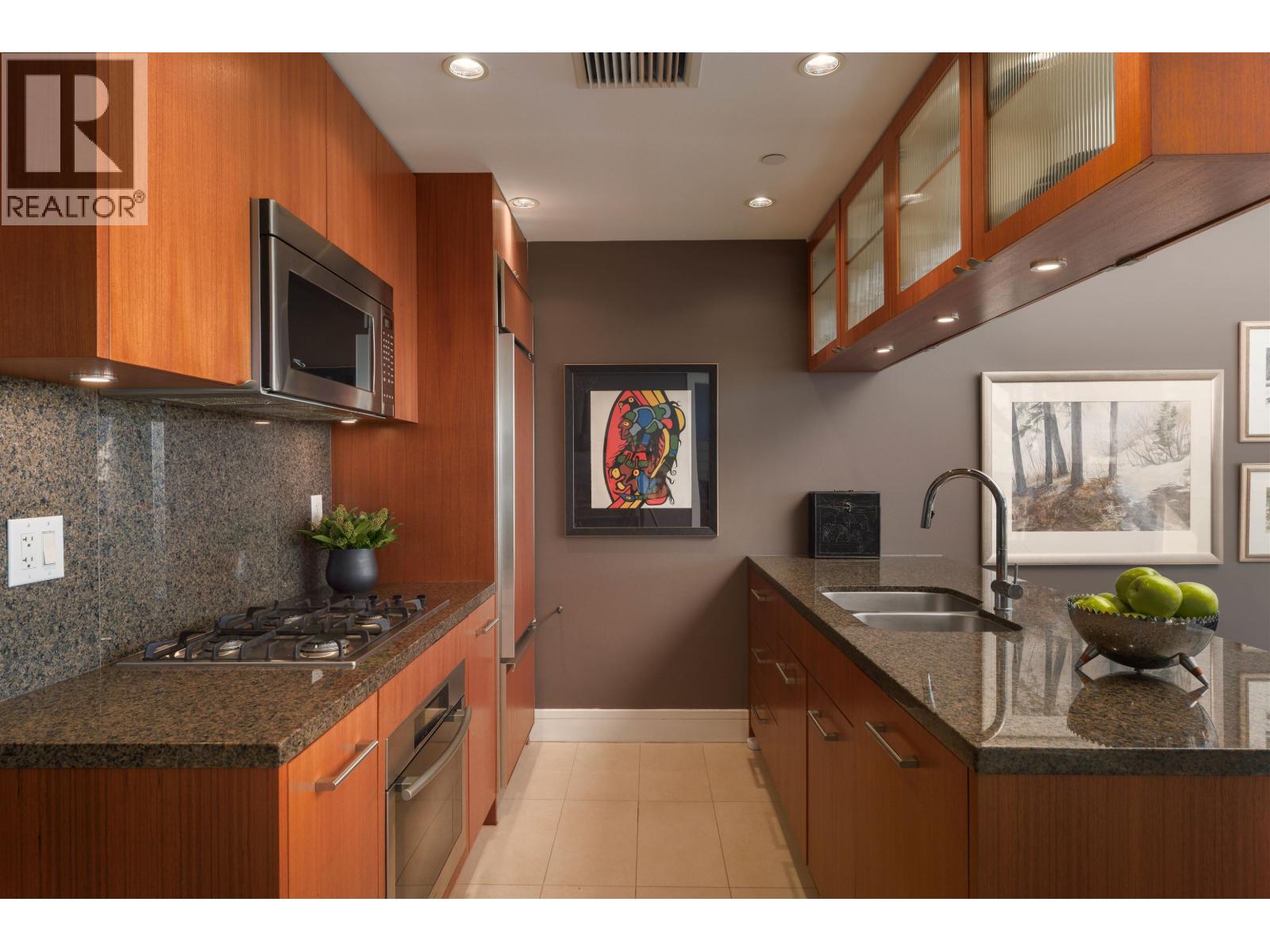 805 628 Kinghorne Mews, Vancouver, British Columbia  V6Z 3H6 - Photo 12 - R3091569