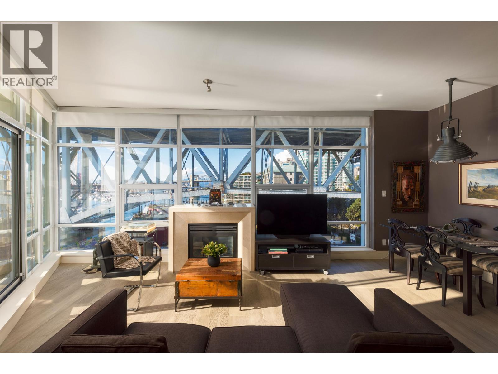 805 628 Kinghorne Mews, Vancouver, British Columbia  V6Z 3H6 - Photo 2 - R3091569