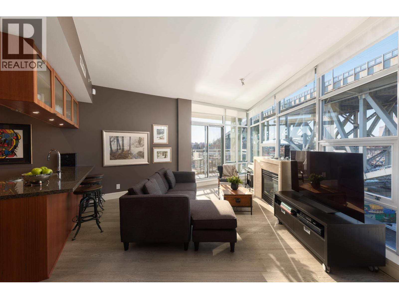 805 628 Kinghorne Mews, Vancouver, British Columbia  V6Z 3H6 - Photo 9 - R3091569