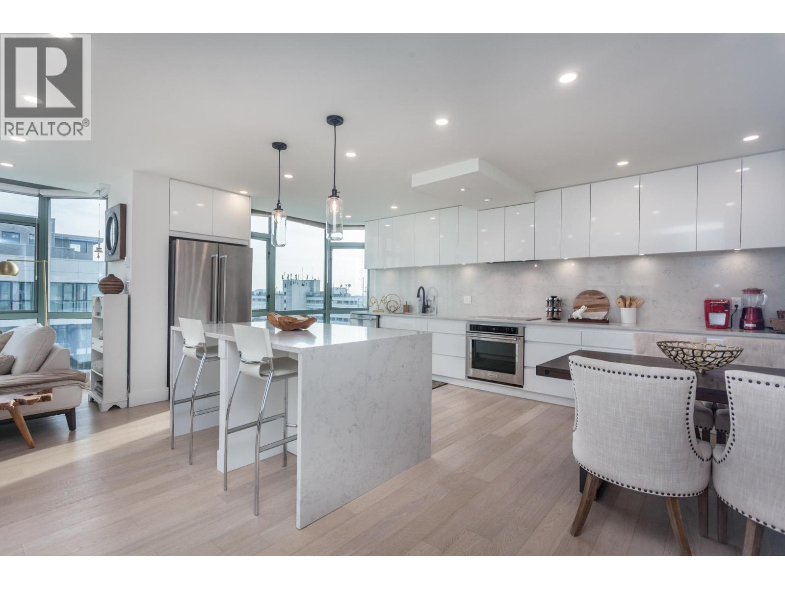 Ph1 140 E 14th Street, North Vancouver, British Columbia  V7L 2N3 - Photo 2 - R3091581