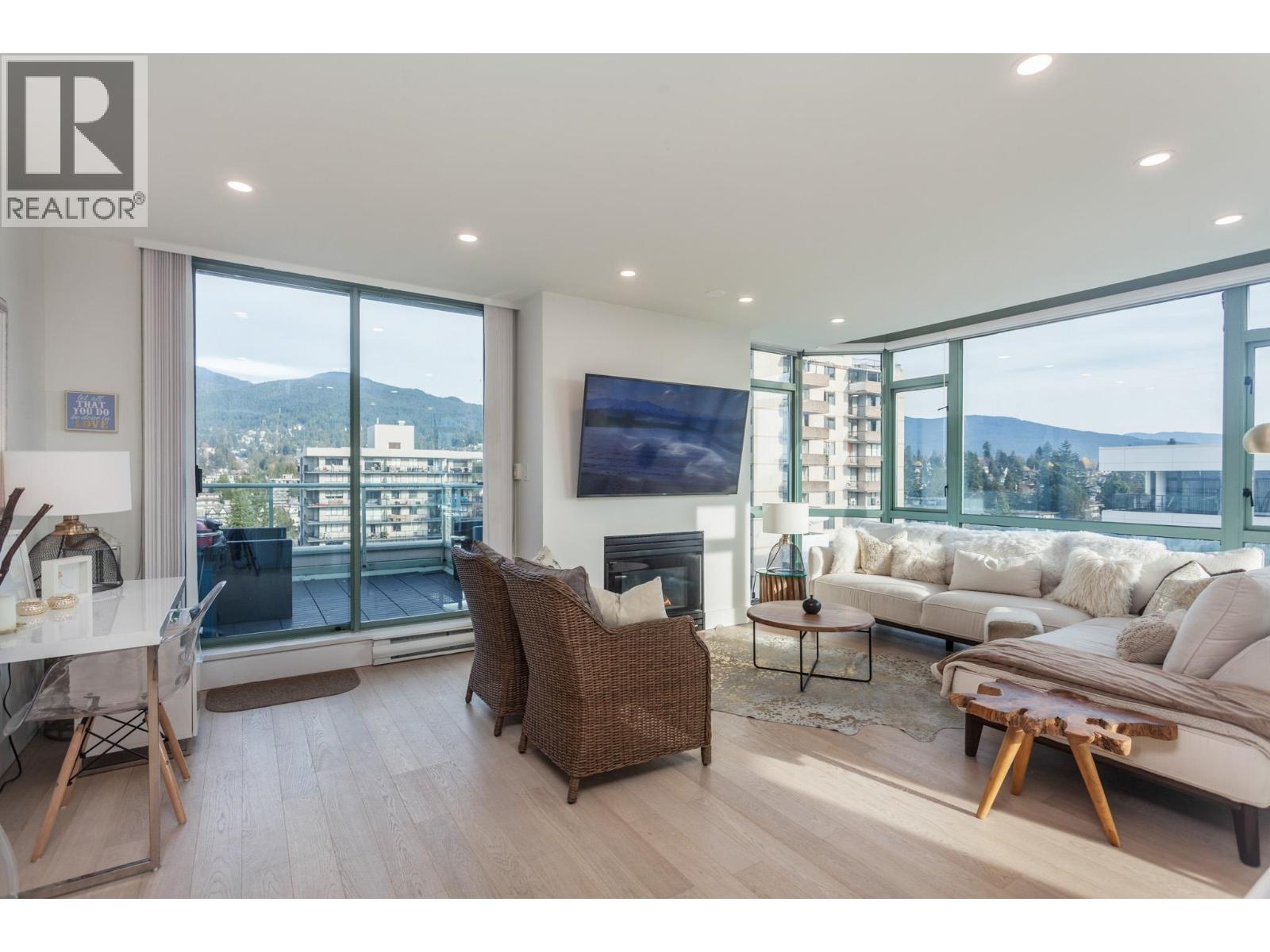 Ph1 140 E 14th Street, North Vancouver, British Columbia  V7L 2N3 - Photo 4 - R3091581