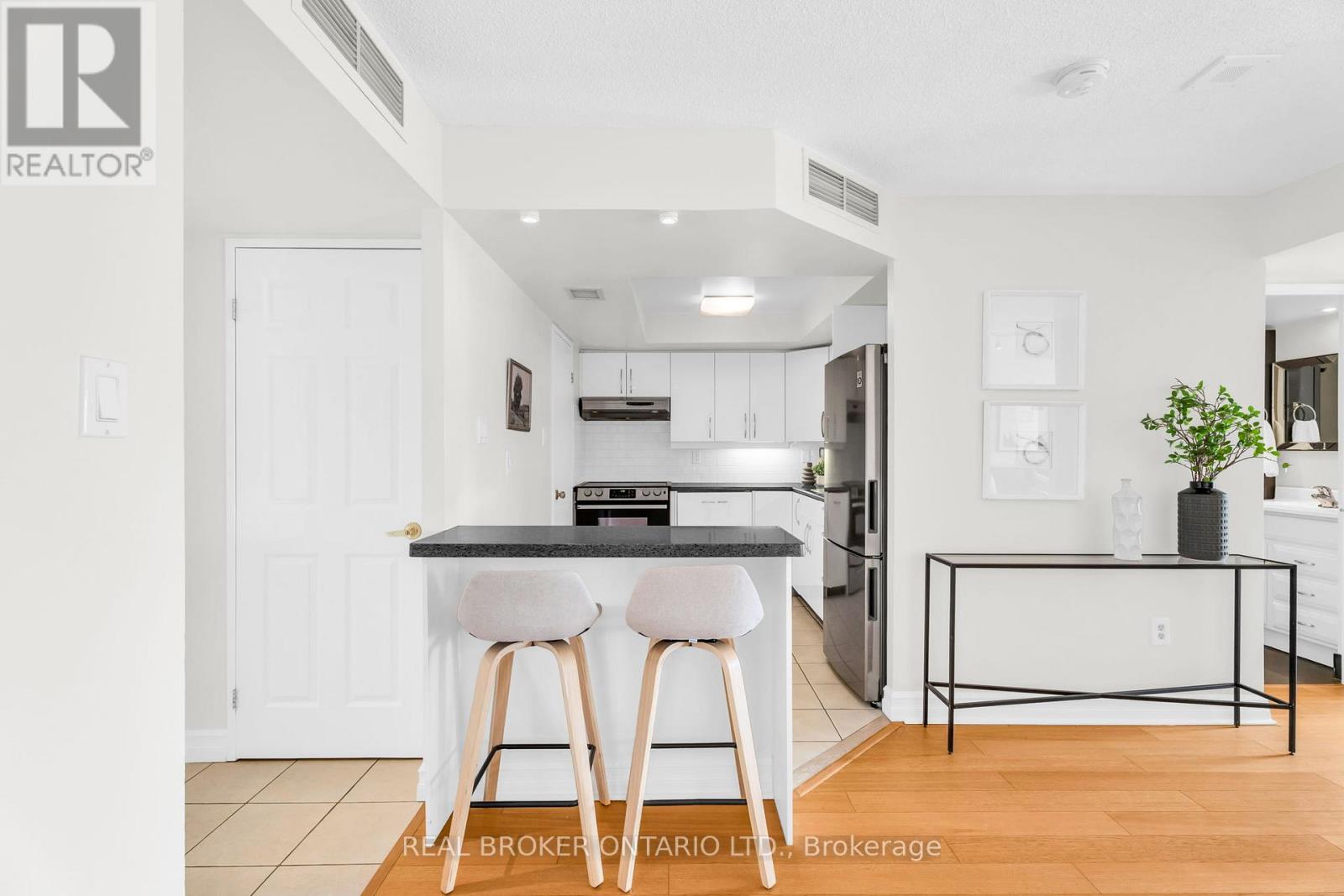 820 - 65 Scadding Avenue, Toronto, Ontario  M5A 4L1 - Photo 4 - C12802772