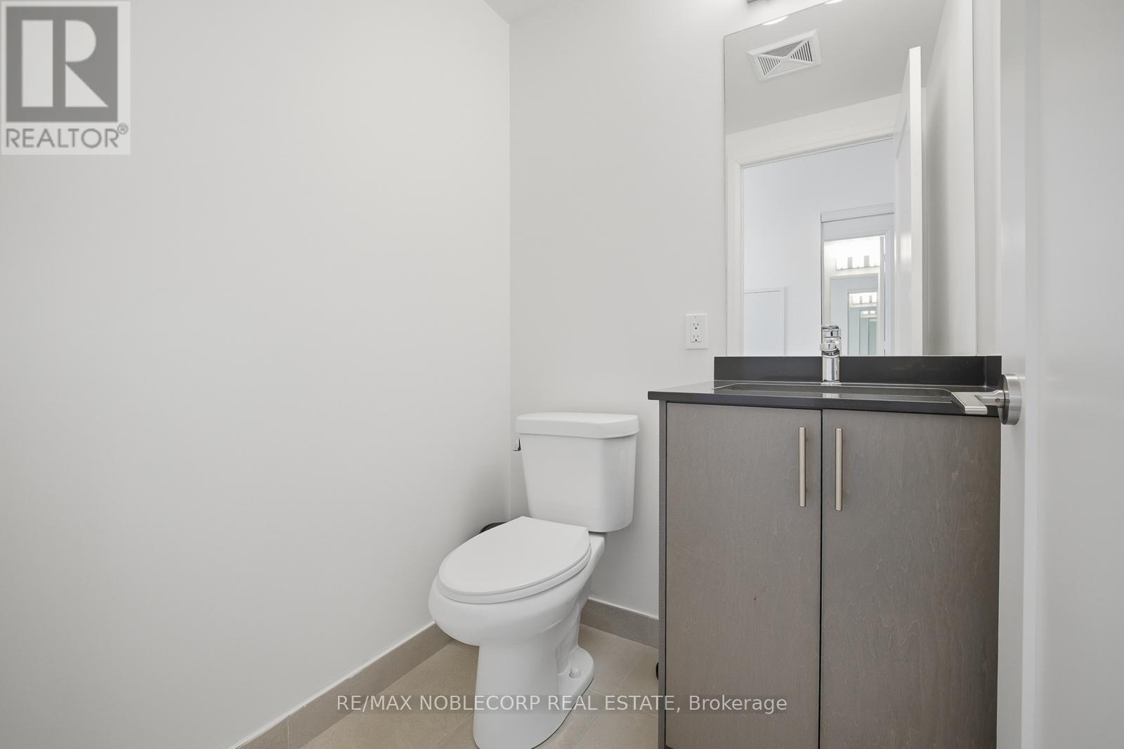 1414 - 8960 Jane Street, Vaughan, Ontario  L4K 0N9 - Photo 4 - N12802694