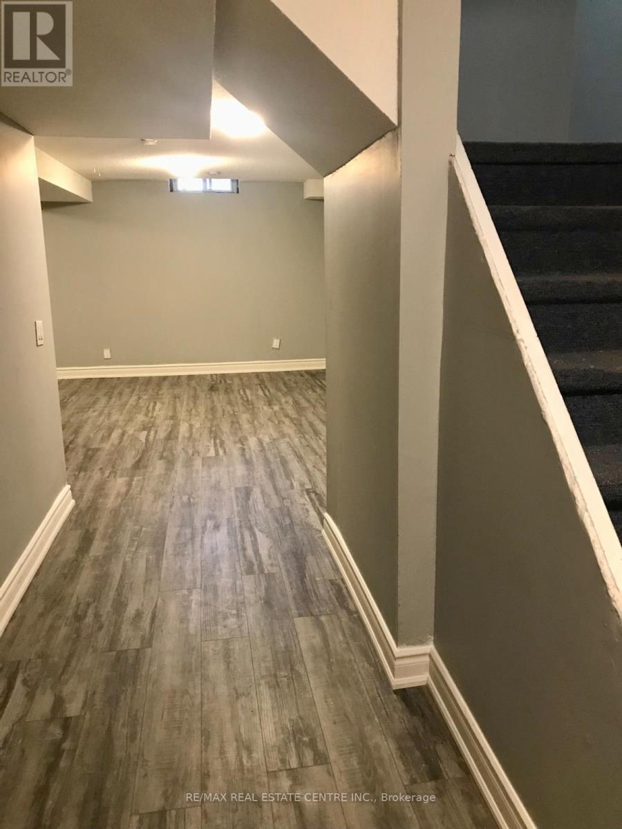 199 - 199 Baronwood Court, Brampton (Brampton North), Ontario  L6V 3H9 - Photo 9 - W12684698