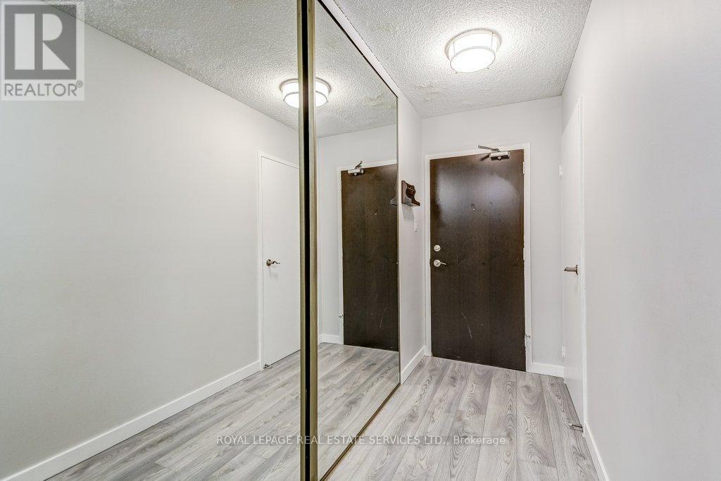 601 - 212 Kerr Street, Oakville, Ontario  L6K 3B1 - Photo 11 - W12802422