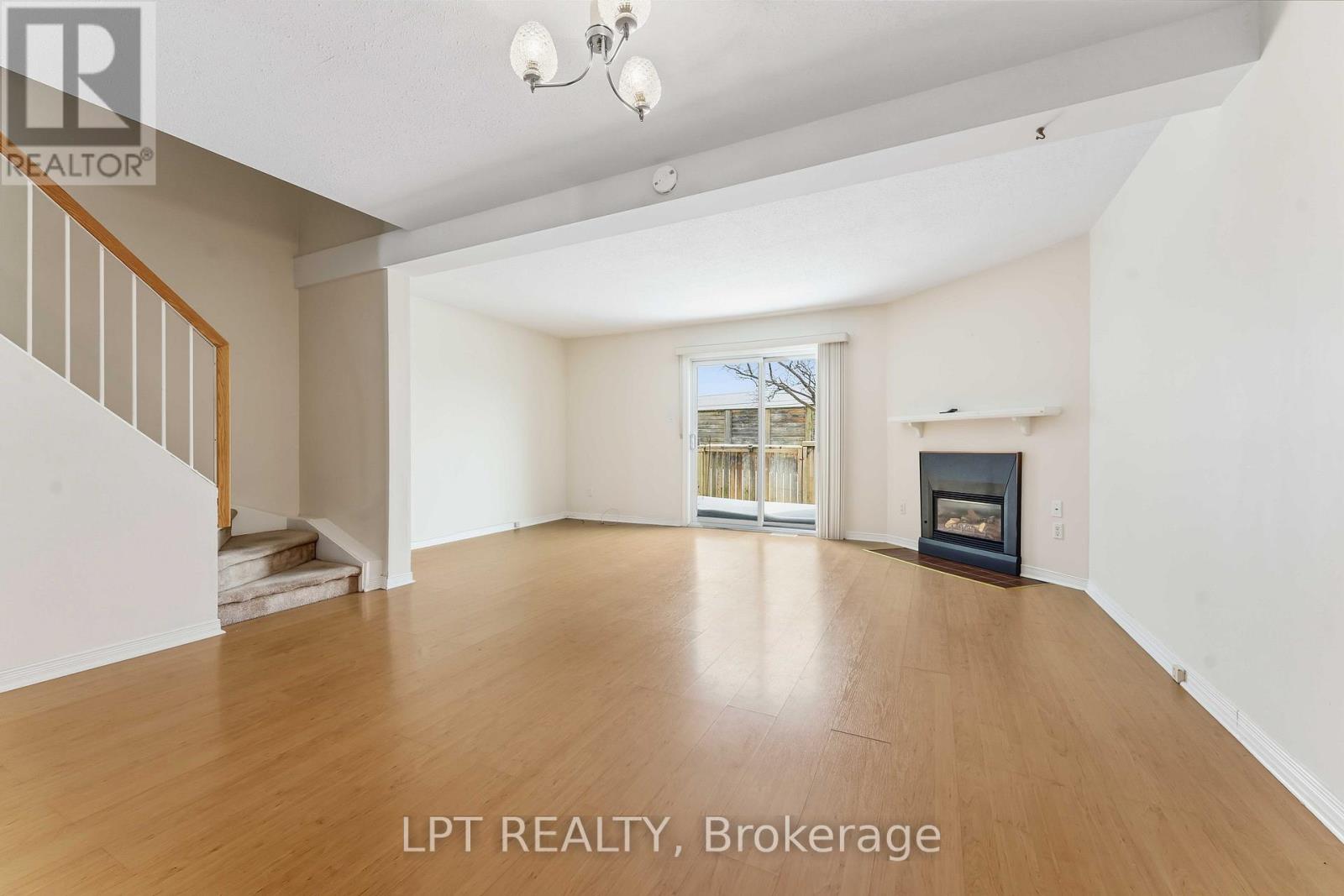 51 - 122 Clarkson Crescent, Ottawa, Ontario  K2L 3E2 - Photo 3 - X12605708