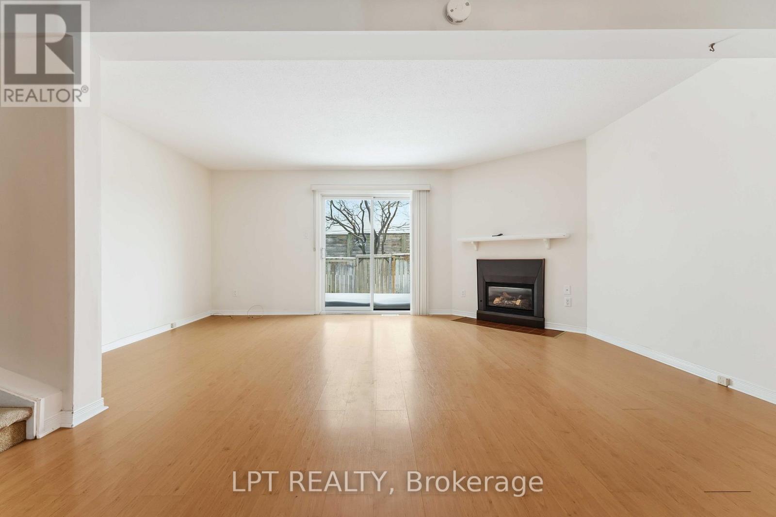 51 - 122 Clarkson Crescent, Ottawa, Ontario  K2L 3E2 - Photo 2 - X12605708