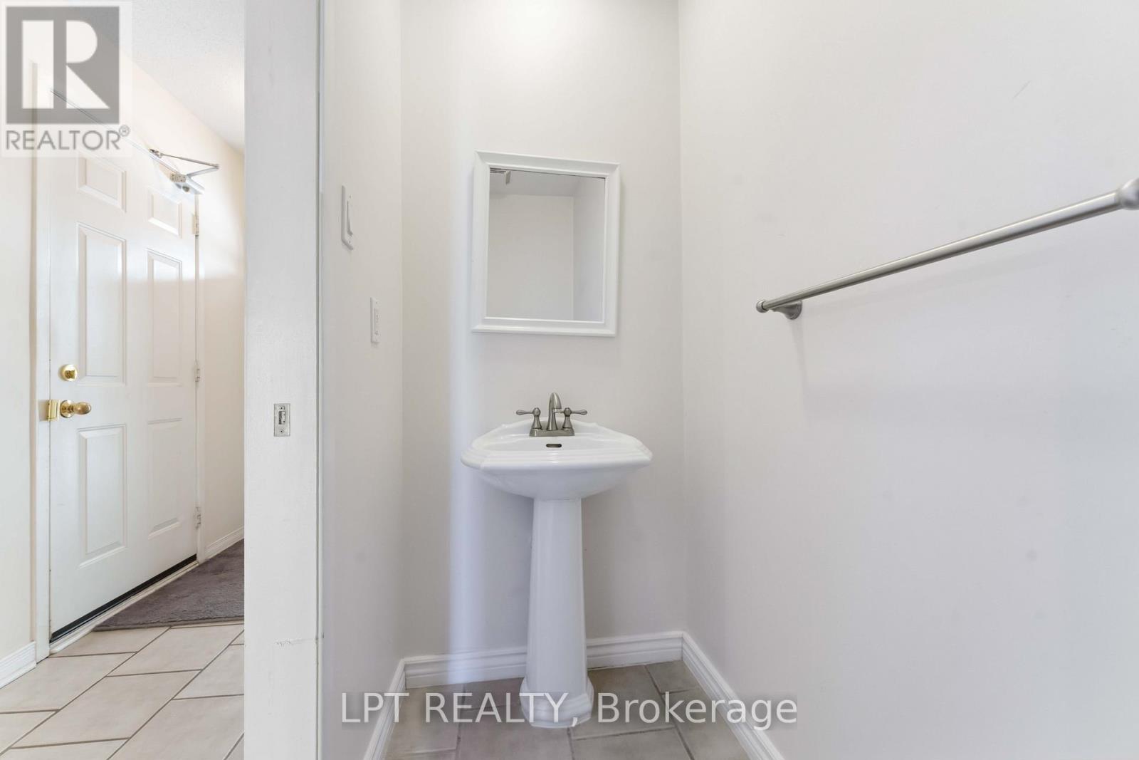 51 - 122 Clarkson Crescent, Ottawa, Ontario  K2L 3E2 - Photo 7 - X12605708