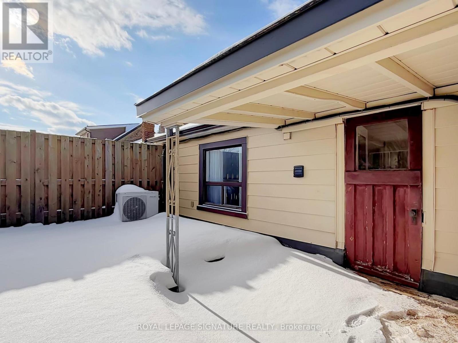 Upper - 117 Westmount Avenue, Toronto, Ontario  M6H 3K3 - Photo 25 - W12802706