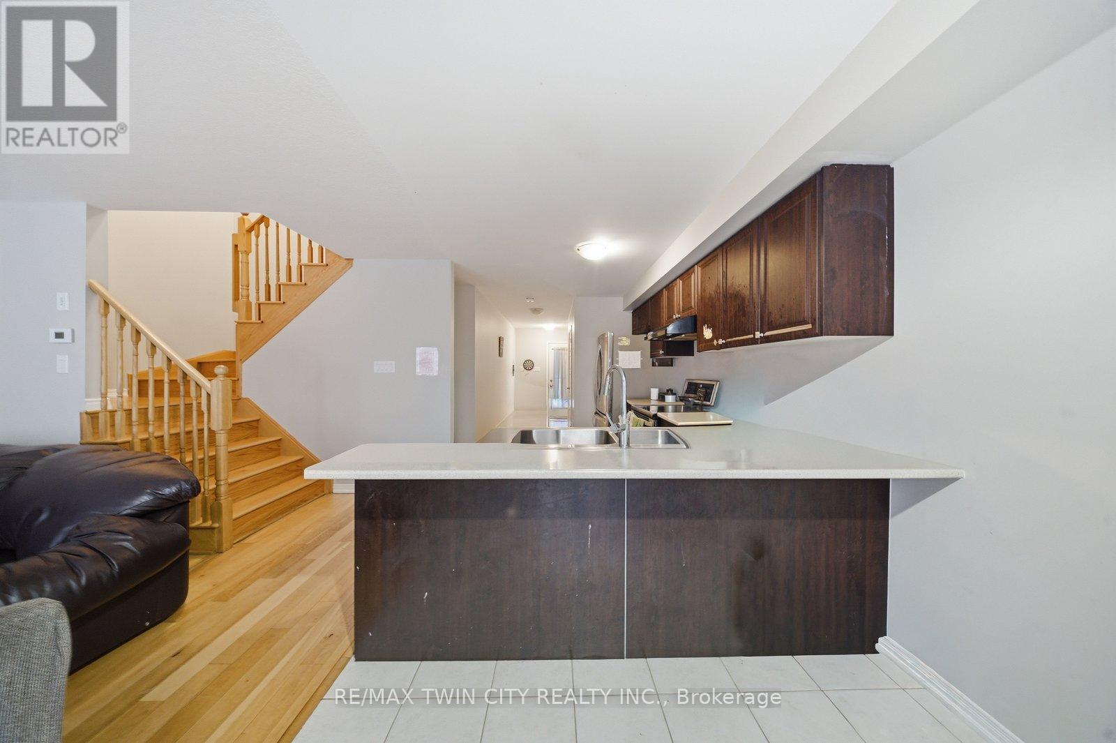 126 Munro Circle, Brantford, Ontario  N3T 0R4 - Photo 9 - X12802688