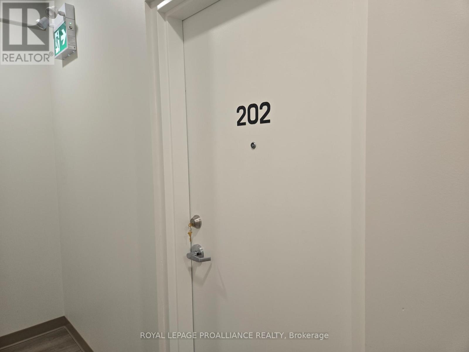 202 - 241 Front Street, Belleville (Belleville Ward), Ontario  K8N 2Z6 - Photo 3 - X12802046