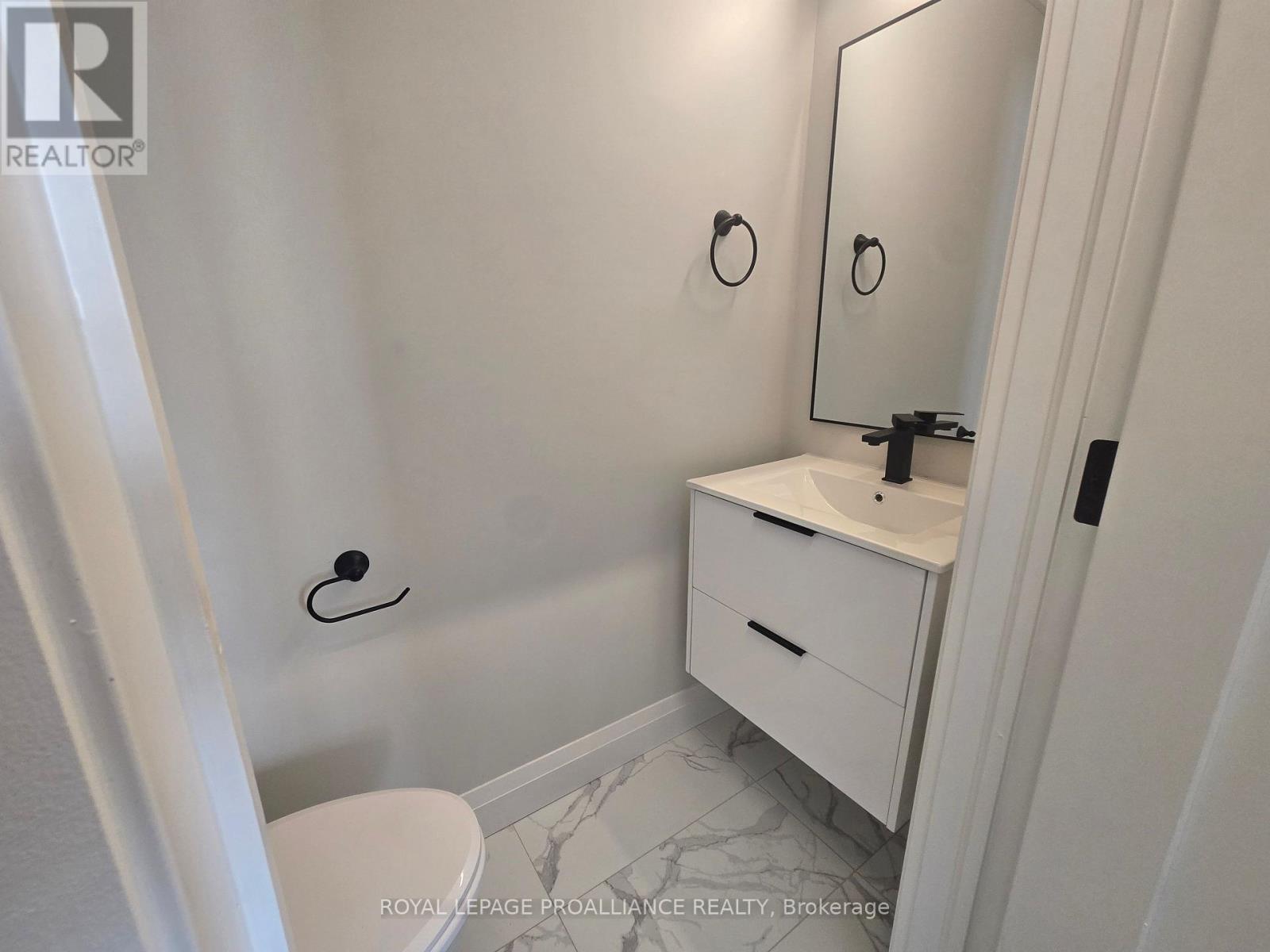 201 - 241 Front Street, Belleville (Belleville Ward), Ontario  K8N 2Z6 - Photo 6 - X12802030