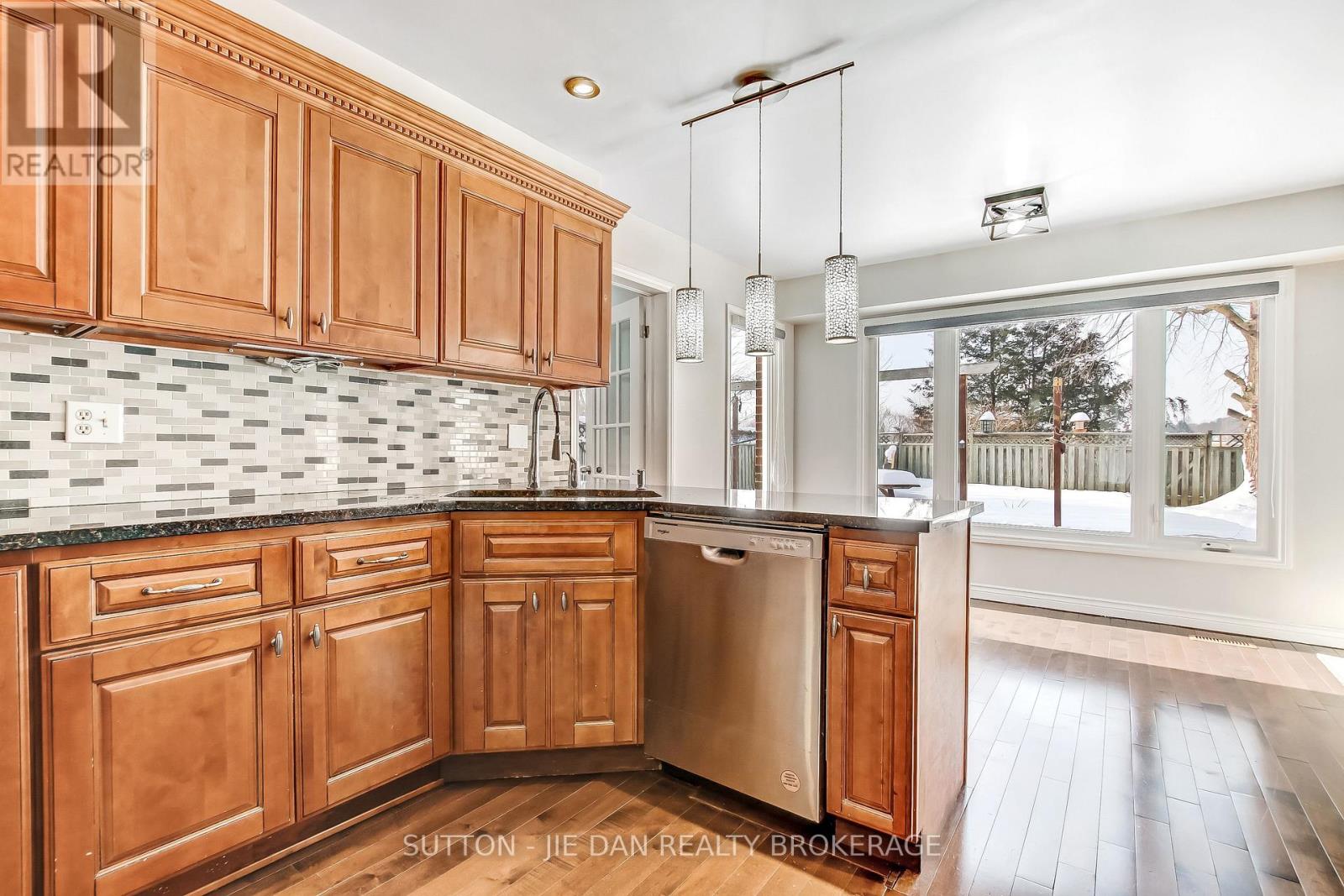 33 Repton Avenue, London North, Ontario  N5X 3G3 - Photo 8 - X12739074