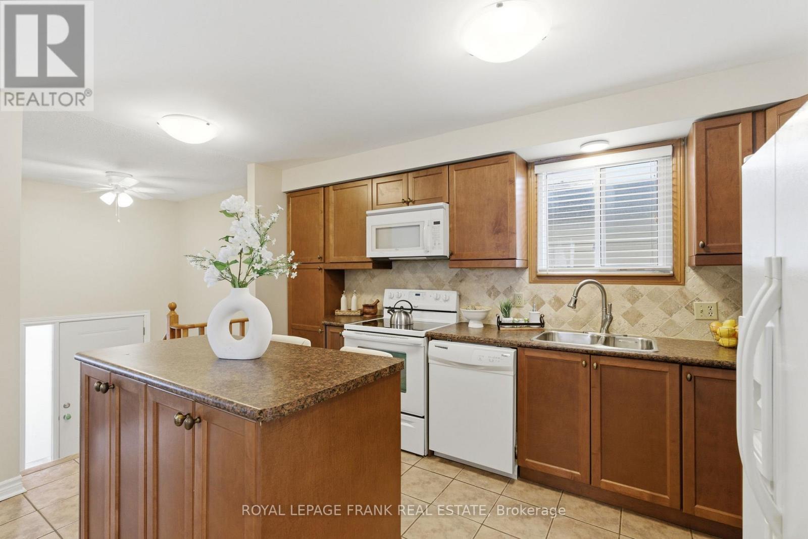 102 Turnberry Crescent, Clarington, Ontario  L1E 1A8 - Photo 5 - E12802778