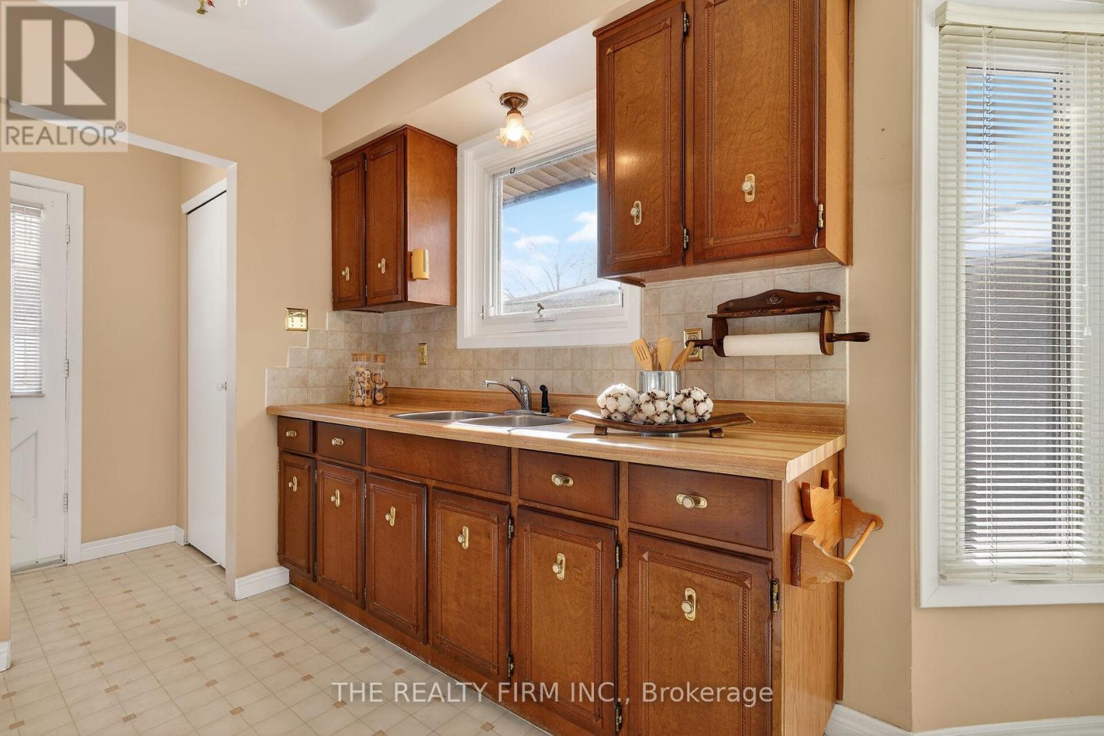 20 Harding Crescent, London South, Ontario  N6E 1G3 - Photo 7 - X12802822