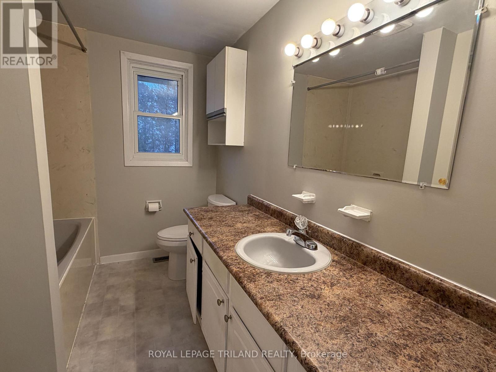 6804 Bells Road, Middlesex Centre, Ontario  N6P 1P3 - Photo 8 - X12802848