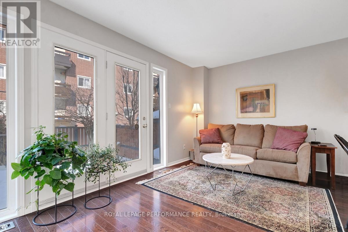 175 Arcola Private, Ottawa, Ontario  K1K 4W9 - Photo 4 - X12802830