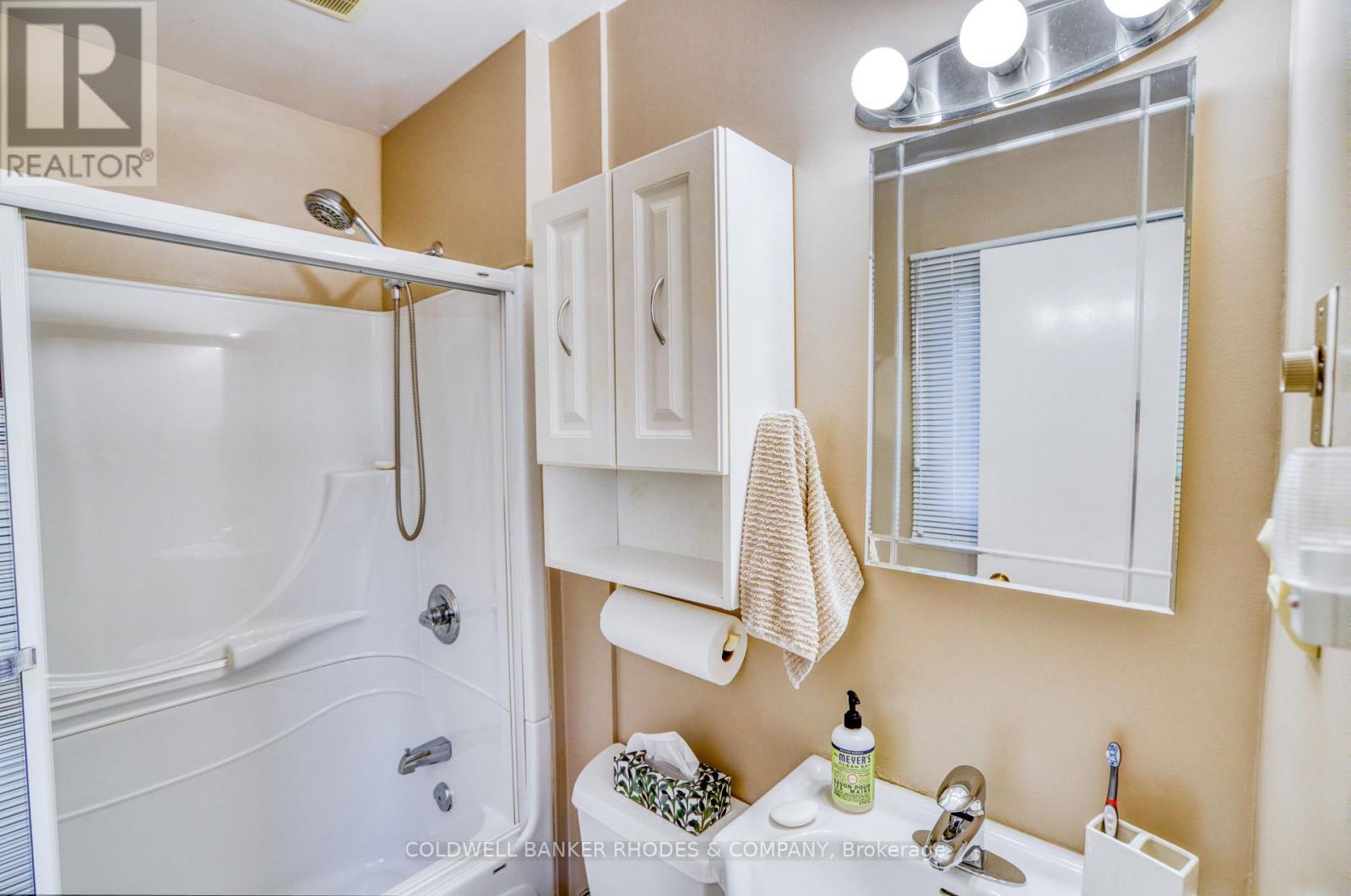 118 Robinson Avenue, Ottawa, Ontario  K1N 8P1 - Photo 9 - X12802864