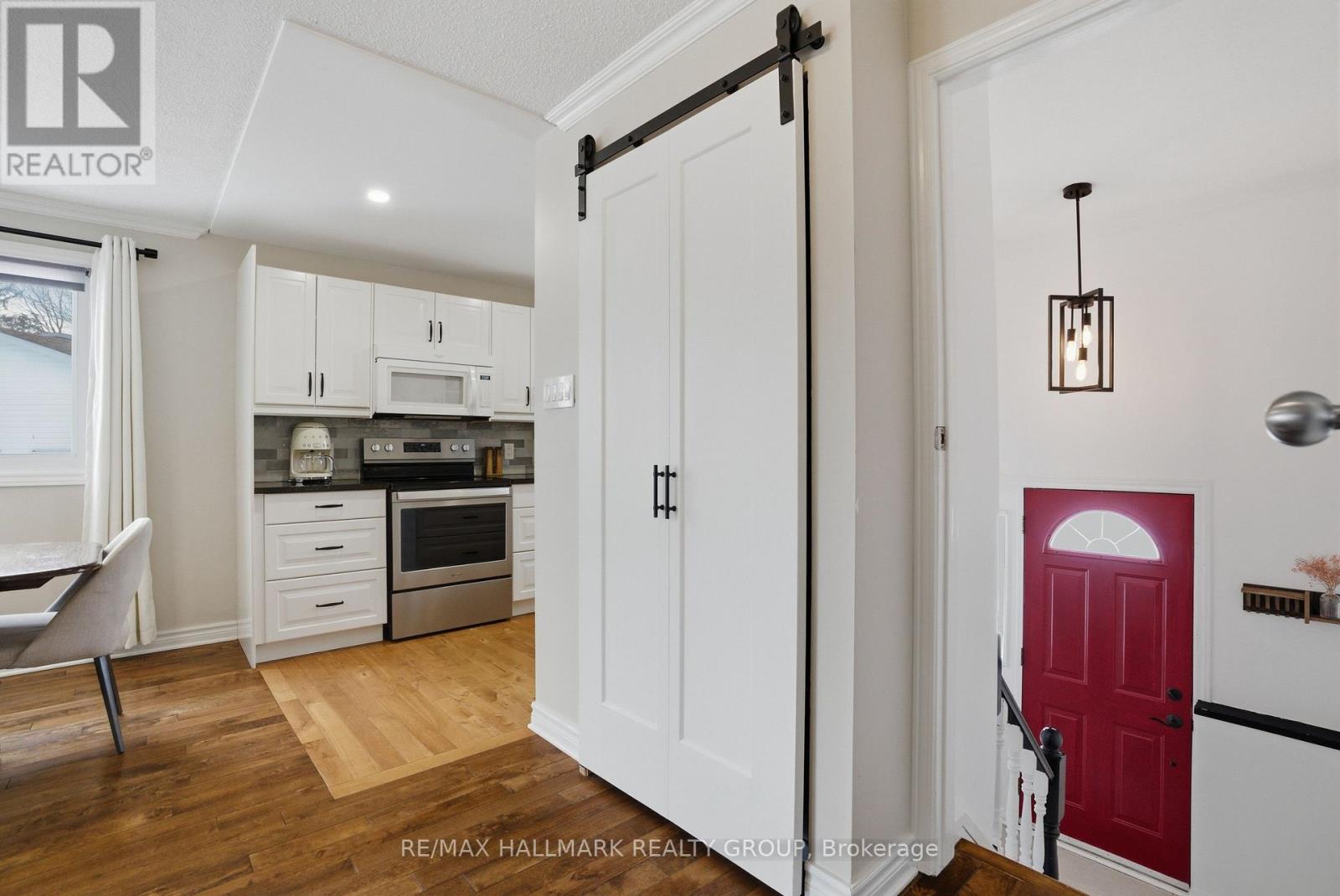 24 Binscarth Crescent, Ottawa, Ontario  K2L 1S1 - Photo 3 - X12802880