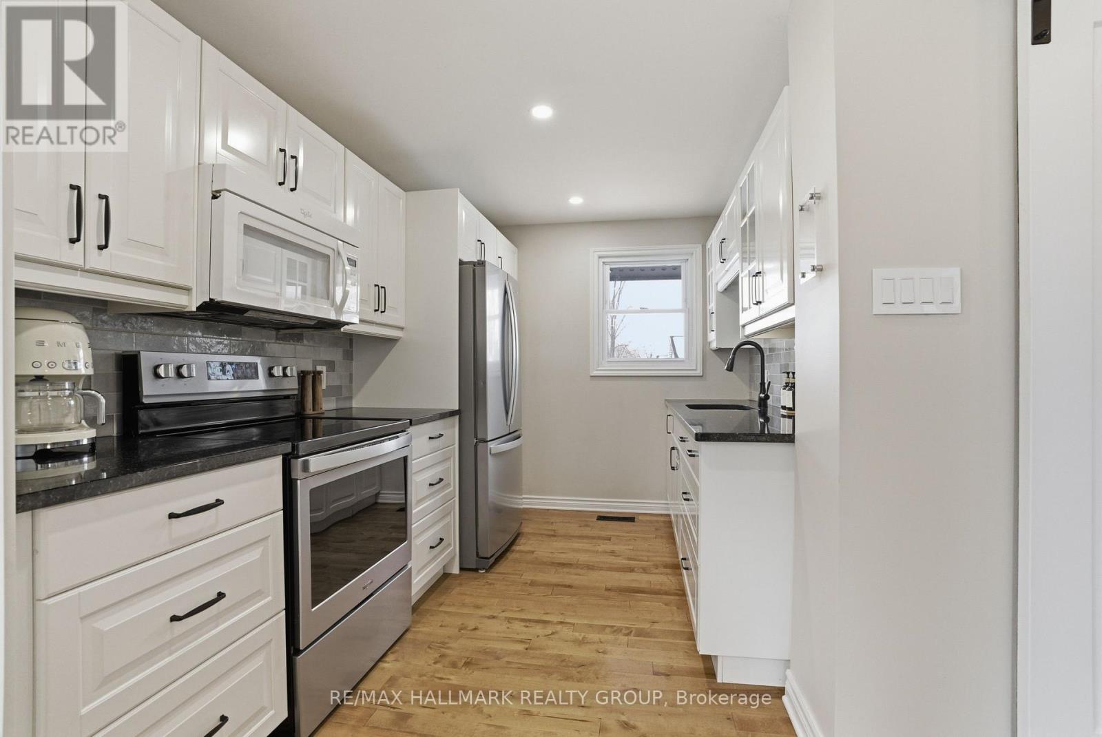 24 Binscarth Crescent, Ottawa, Ontario  K2L 1S1 - Photo 4 - X12802880