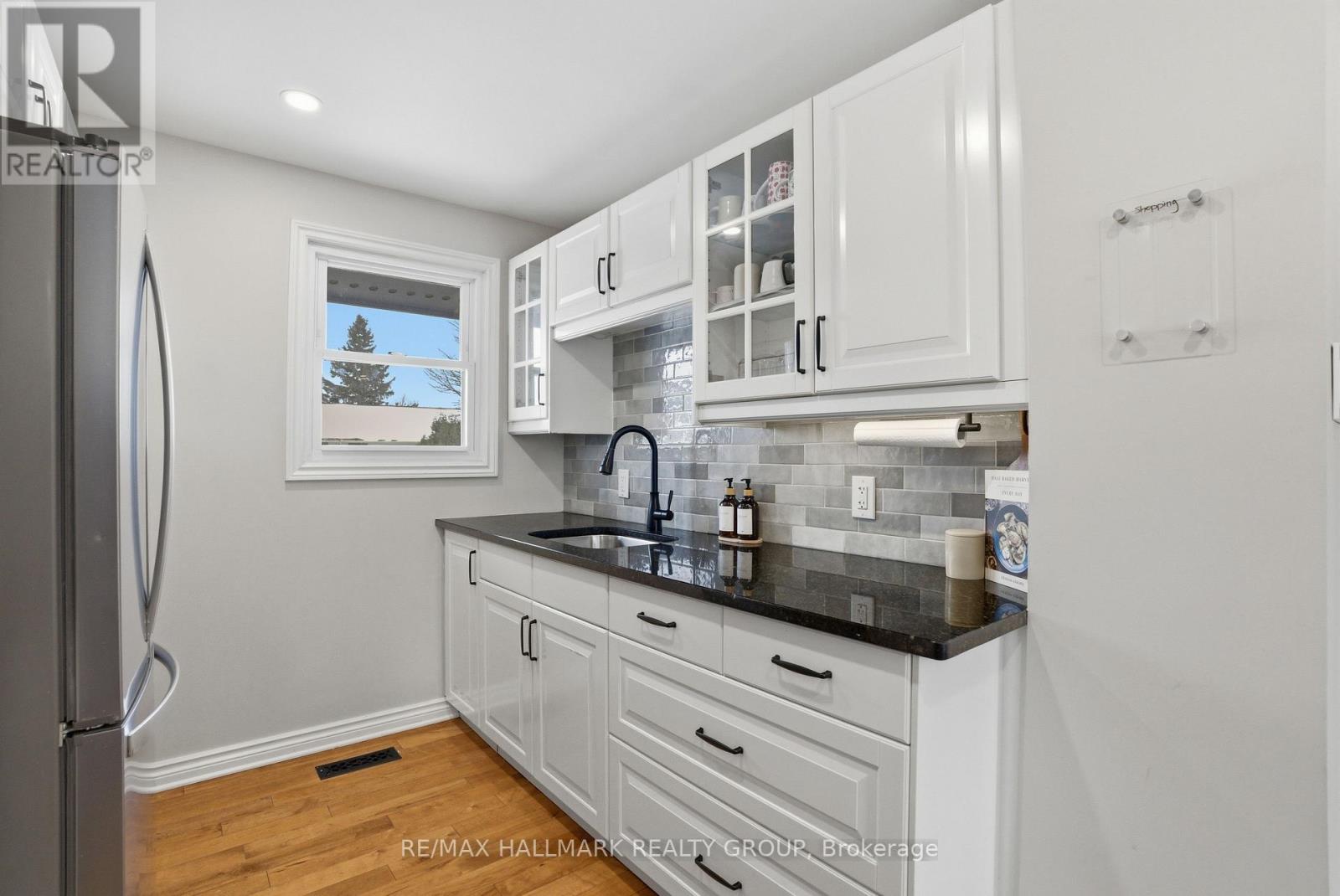 24 Binscarth Crescent, Ottawa, Ontario  K2L 1S1 - Photo 5 - X12802880