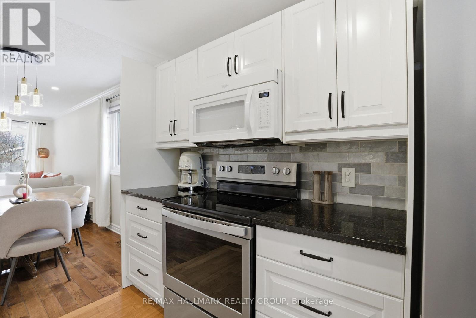 24 Binscarth Crescent, Ottawa, Ontario  K2L 1S1 - Photo 8 - X12802880