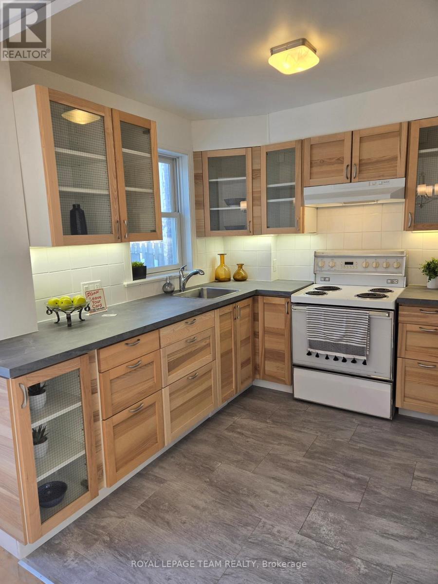 1305 Kingston Avenue, Ottawa, Ontario  K1Z 8K9 - Photo 11 - X12802884