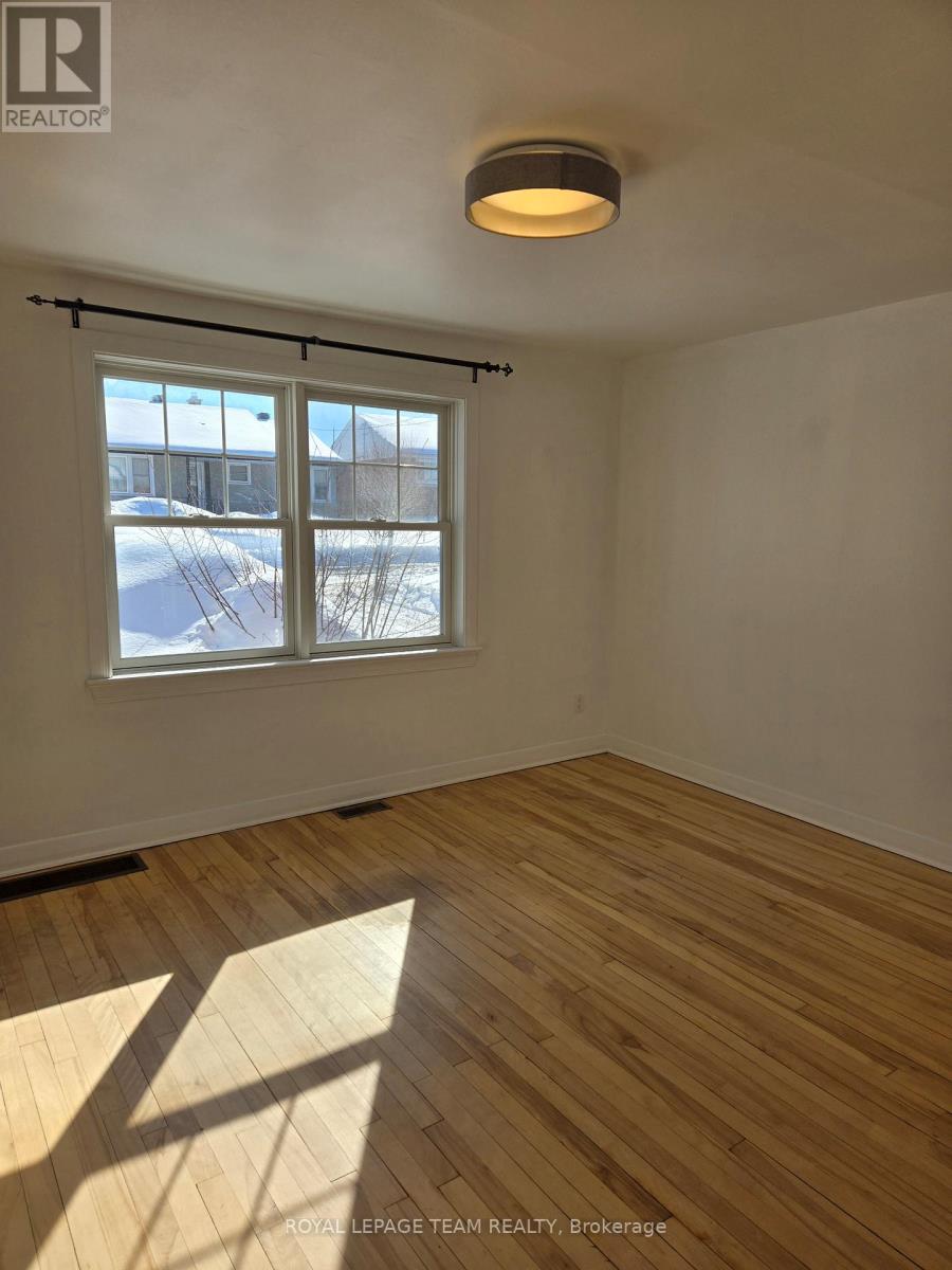 1305 Kingston Avenue, Ottawa, Ontario  K1Z 8K9 - Photo 5 - X12802884