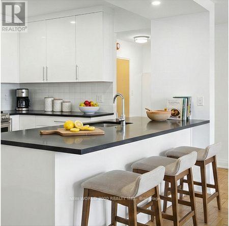 806 - 88 Bernard Avenue, Toronto, Ontario  M5R 1R7 - Photo 2 - C12742834