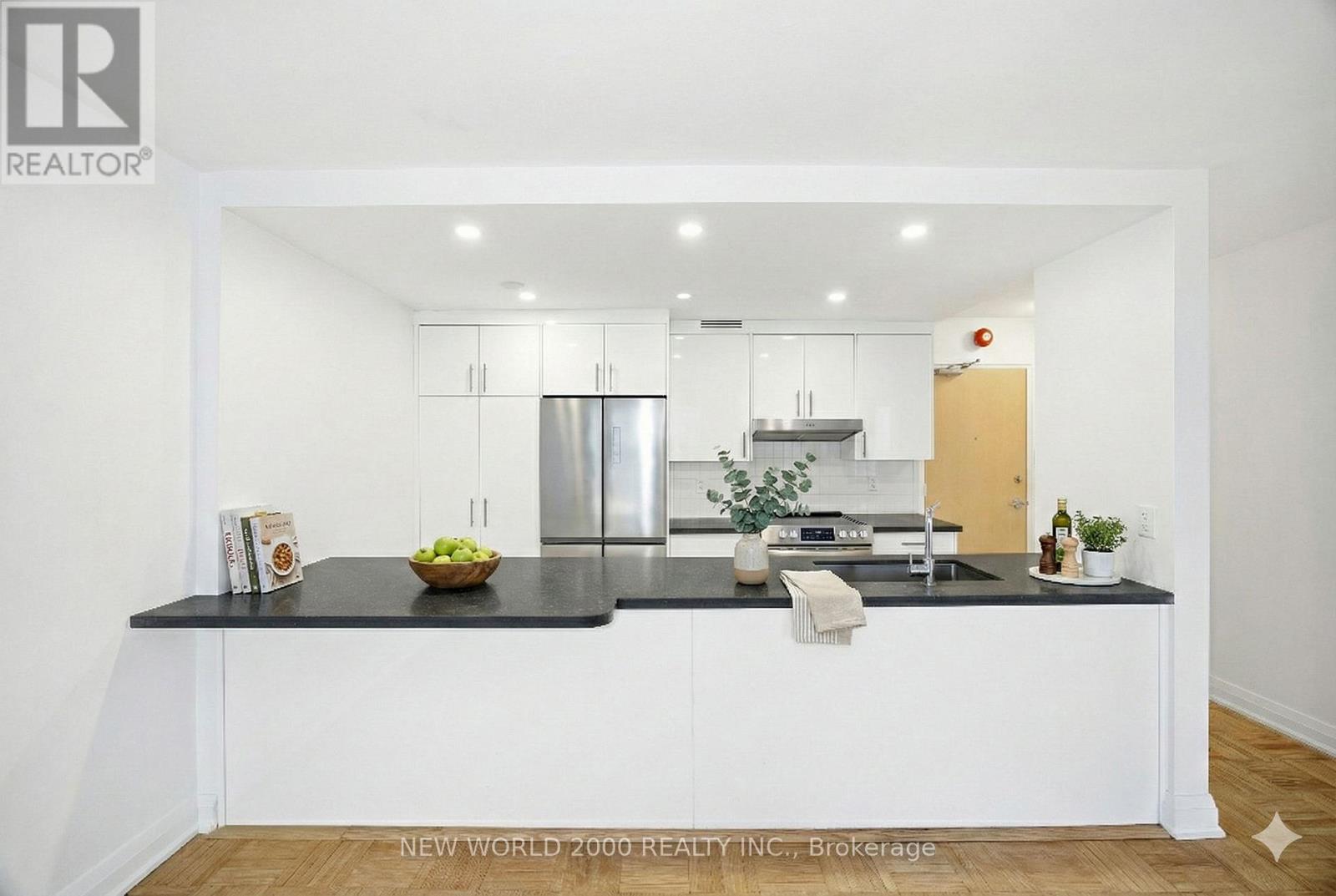 806 - 88 BERNARD AVENUE, toronto (annex), Ontario