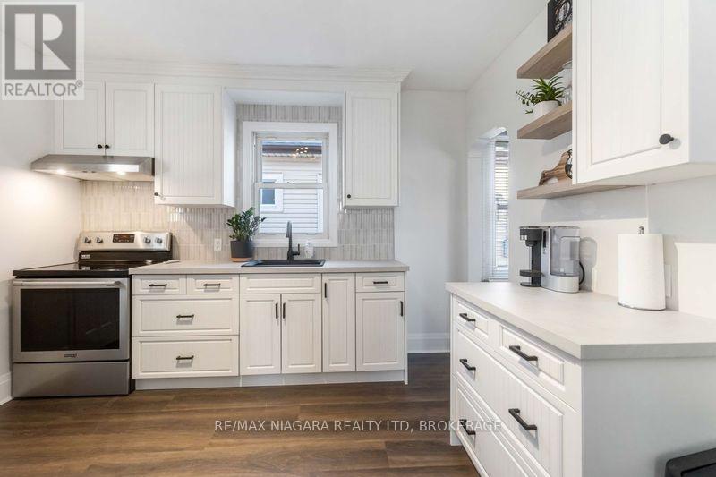 22 Bertram Street, St. Catharines, Ontario  L2R 1A8 - Photo 1 - X12802896