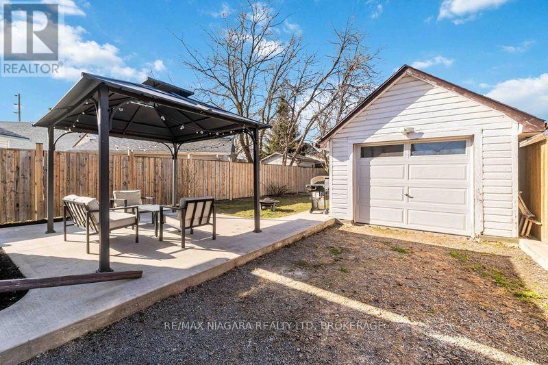 22 Bertram Street, St. Catharines, Ontario  L2R 1A8 - Photo 17 - X12802896