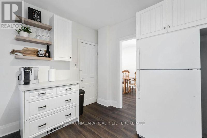 22 Bertram Street, St. Catharines, Ontario  L2R 1A8 - Photo 2 - X12802896